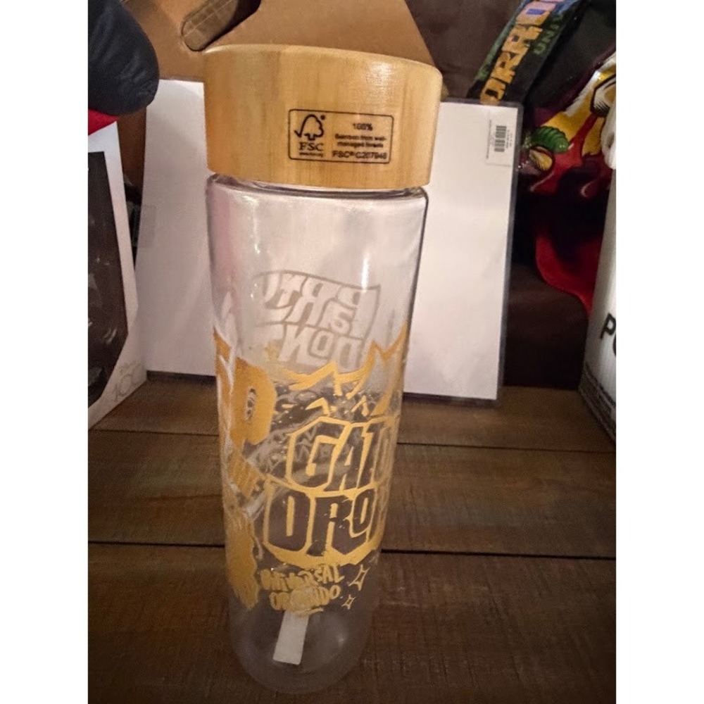 Universal Studios Orlando Gator Mardi Gras Party Plastic Water Bottle  Lid